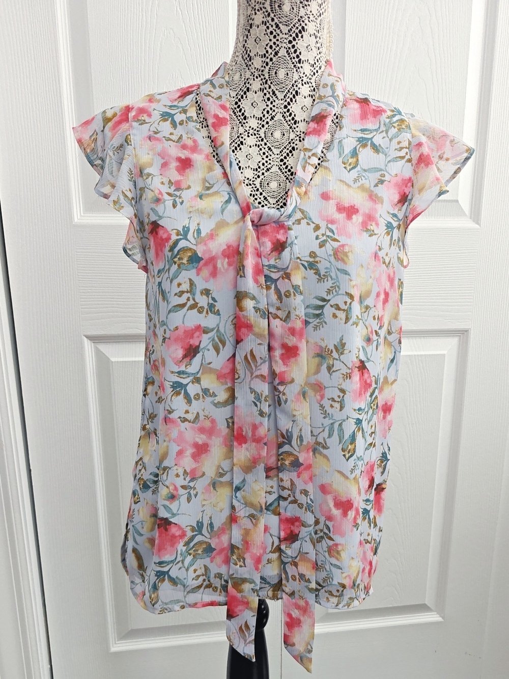 WAYF Floral Tie-Neck Flutter Sleeve Top - Pink Floral